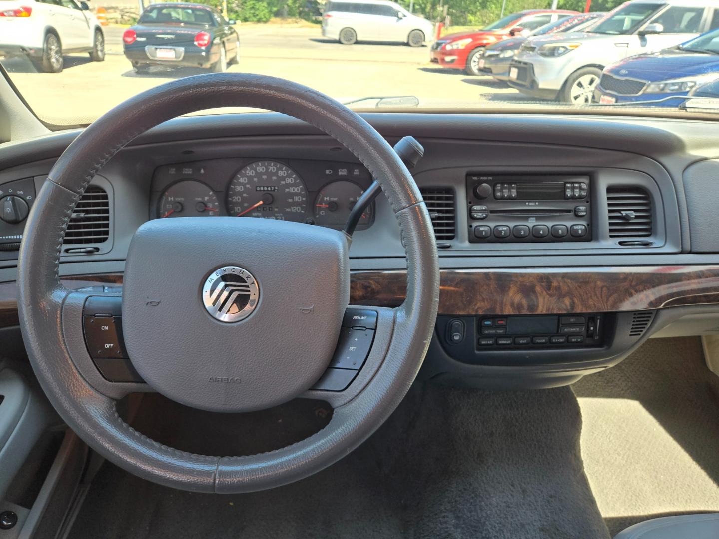 2005 WHITE Mercury Grand Marquis LS Premium (2MEFM75W25X) with an 4.6L V8 OHC 16V engine, 4-Speed Automatic Overdrive transmission, located at 503 West Court, Seguin, TX, 78155, (830) 379-3373, 29.568621, -97.969803 - Photo#5